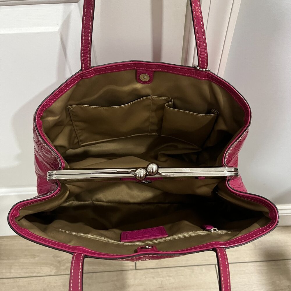 COACH Hot Pink Patent Leather Signature Carryall Kisslock Bag - Picture 6 of 13